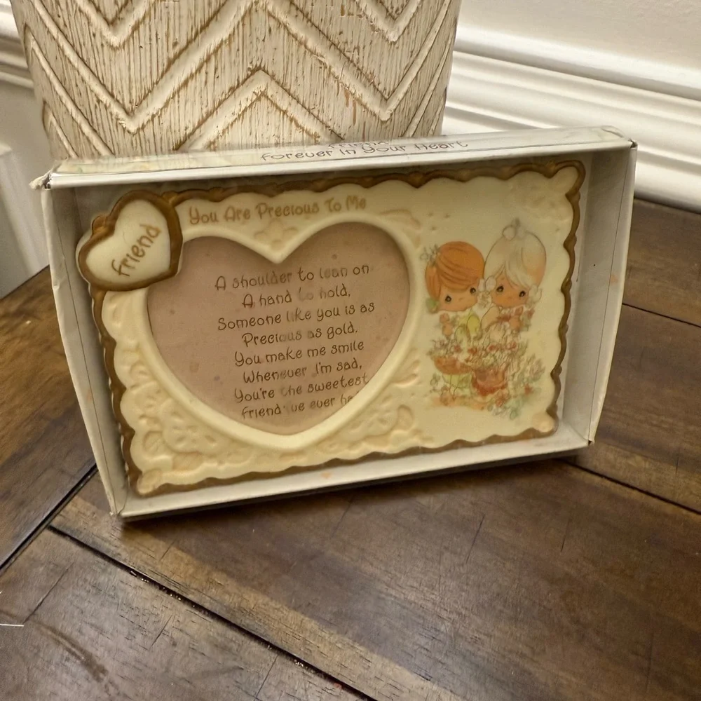 VTG Precious Moments Friend - Cream and Gold